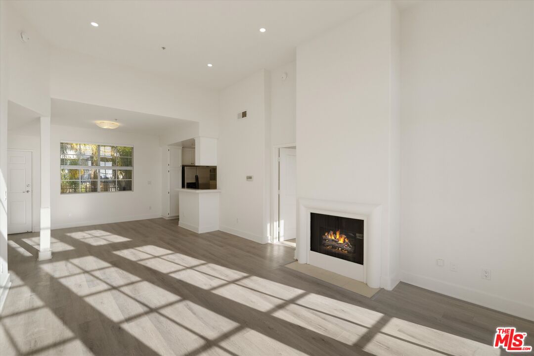 1225 Armacost Ave Unit: 304