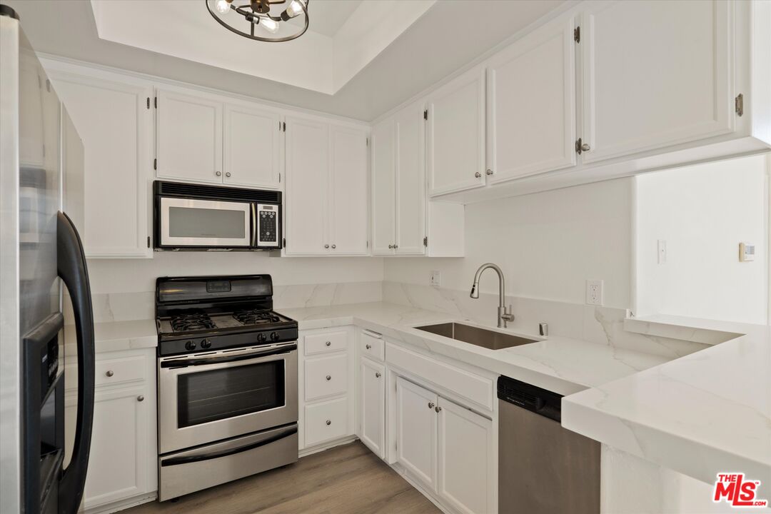 1225 Armacost Ave Unit: 304