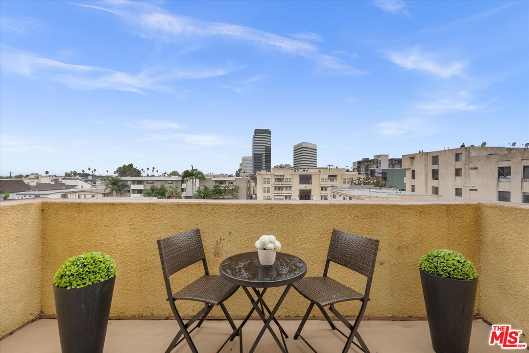 1225 Armacost Ave Unit: 304