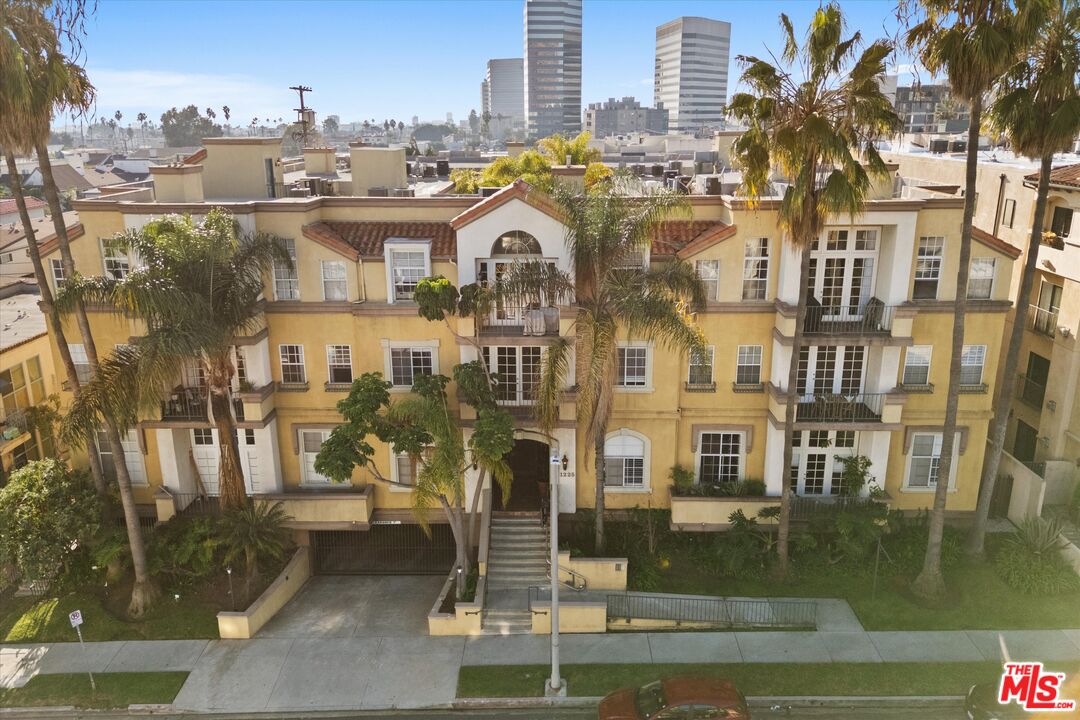 1225 Armacost Ave Unit: 304