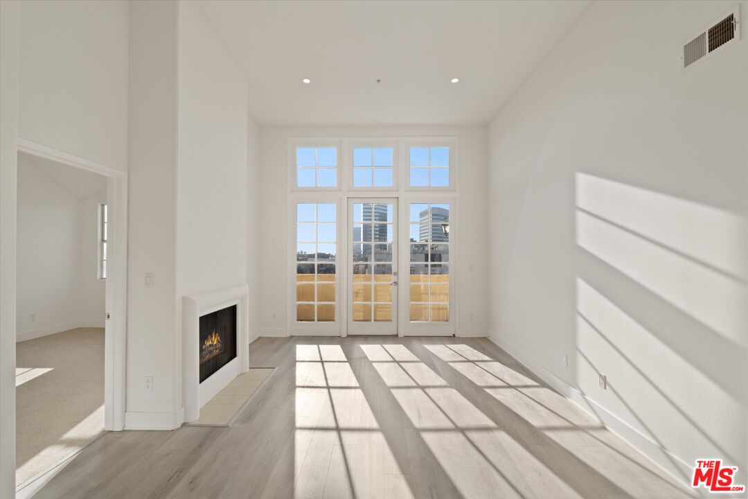 1225 Armacost Ave Unit: 304