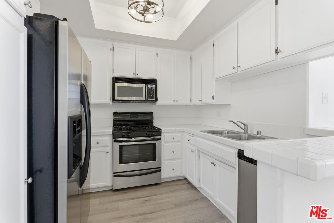 1225 Armacost Ave Unit: 304