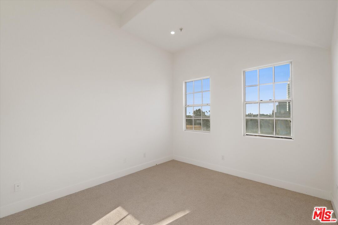 1225 Armacost Ave Unit: 304