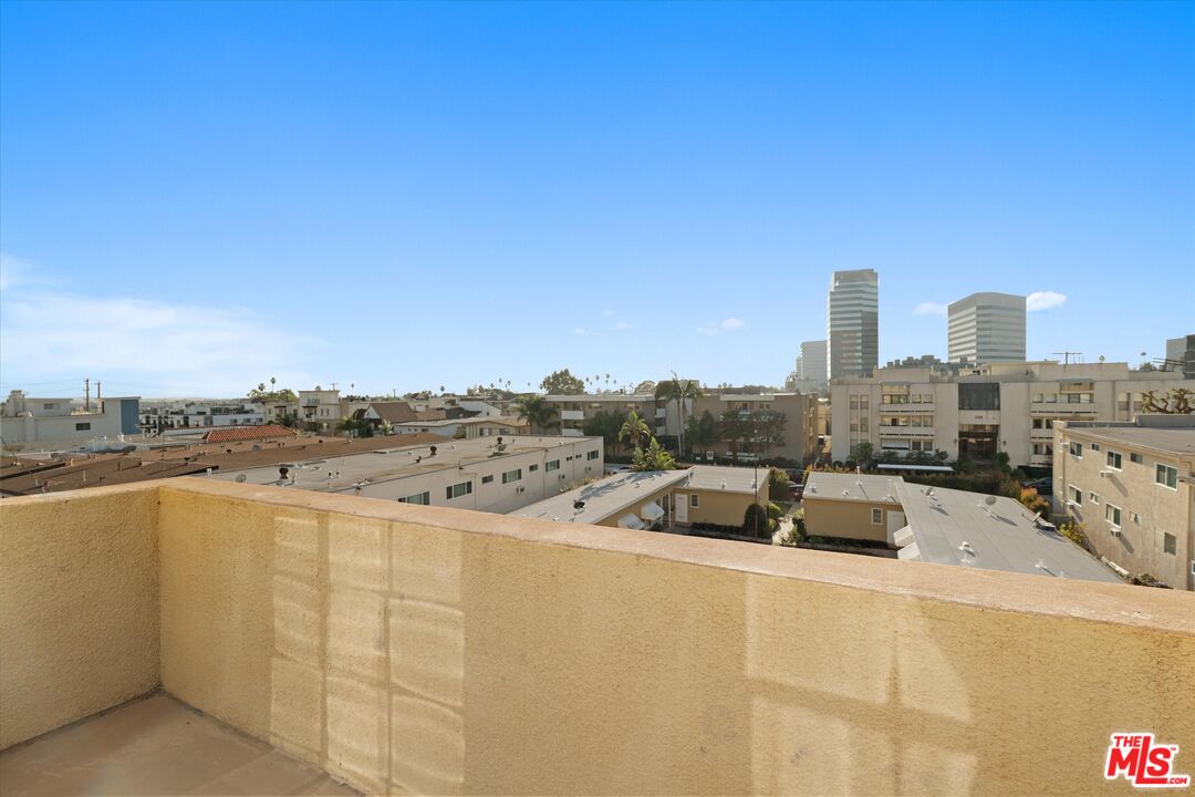 1225 Armacost Ave Unit: 304