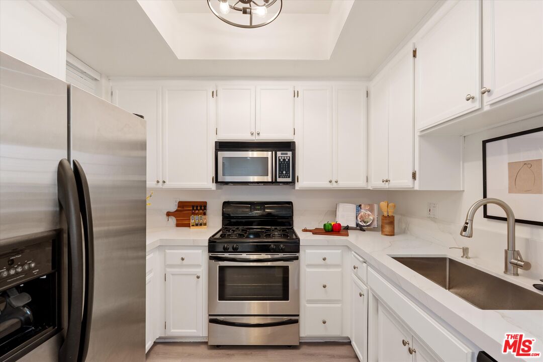 1225 Armacost Ave Unit: 304