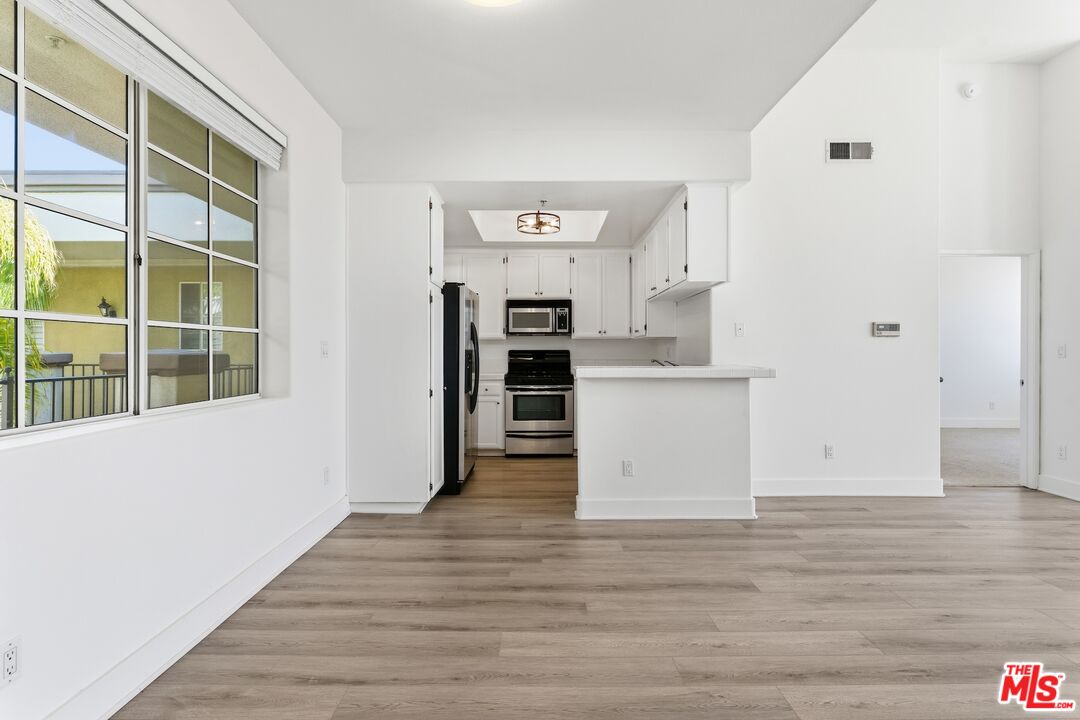 1225 Armacost Ave Unit: 304