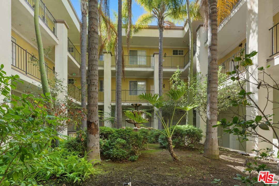 1225 Armacost Ave Unit: 304