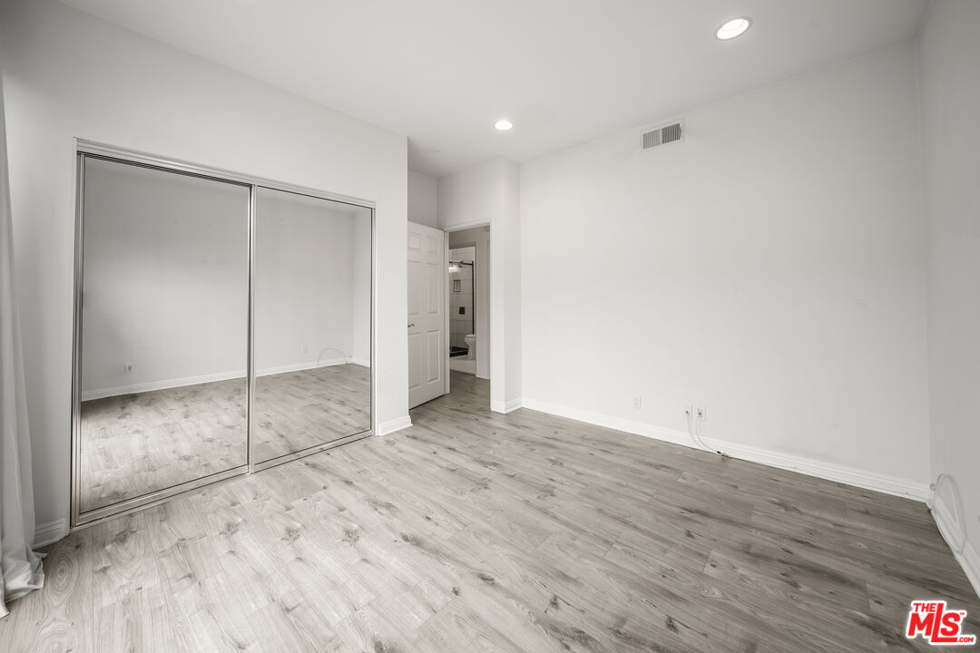 812 N Hudson Ave Unit: 107