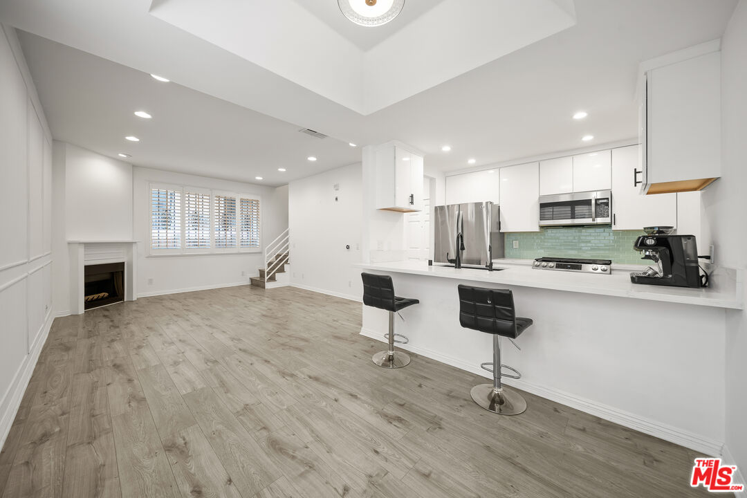 812 N Hudson Ave Unit: 107