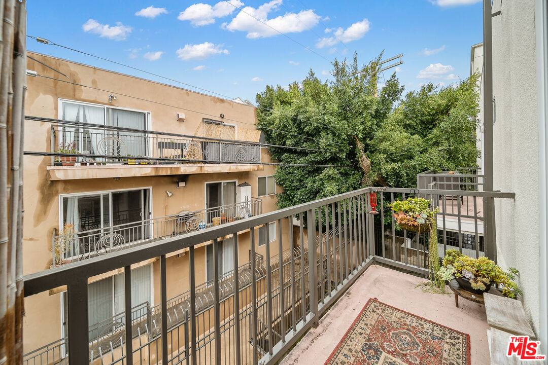 812 N Hudson Ave Unit: 107