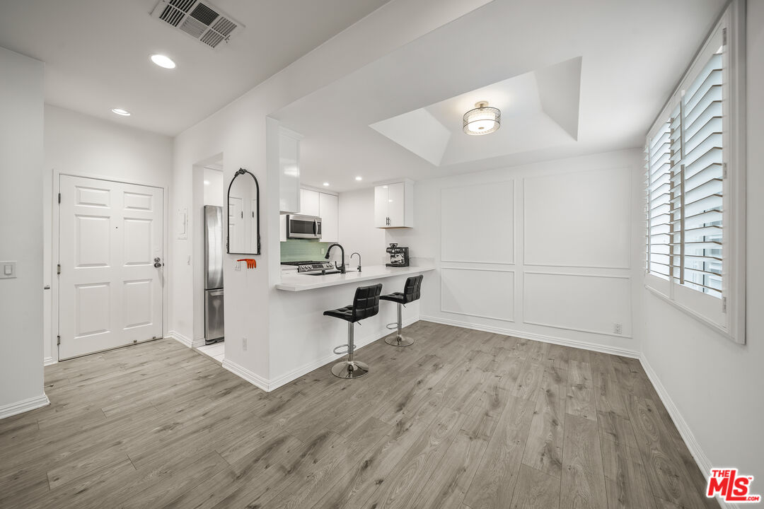 812 N Hudson Ave Unit: 107