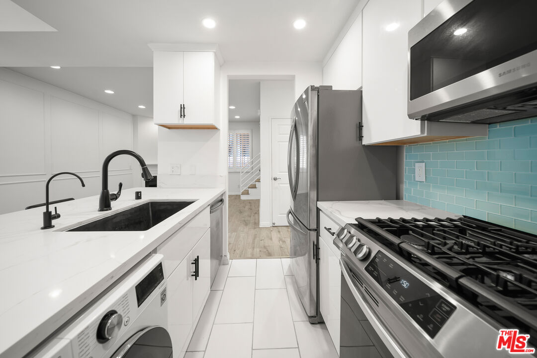 812 N Hudson Ave Unit: 107