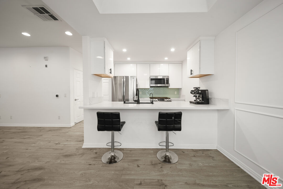 812 N Hudson Ave Unit: 107