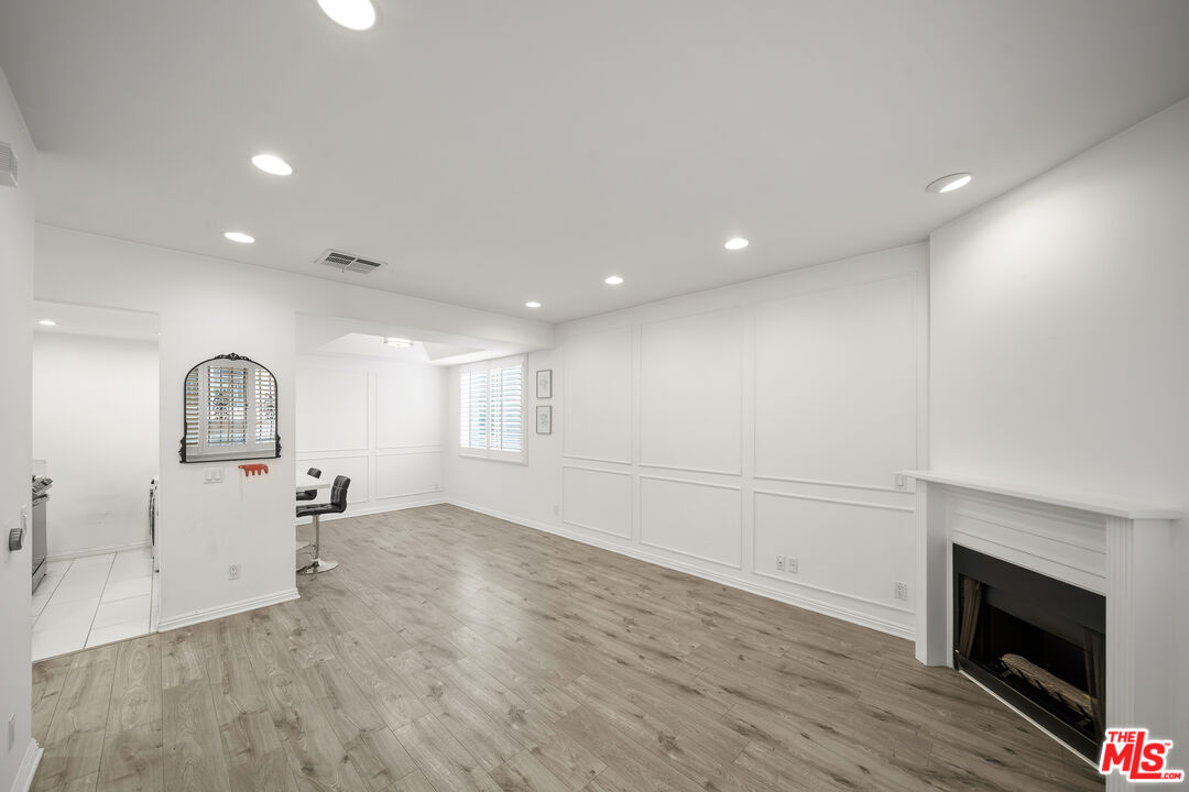 812 N Hudson Ave Unit: 107