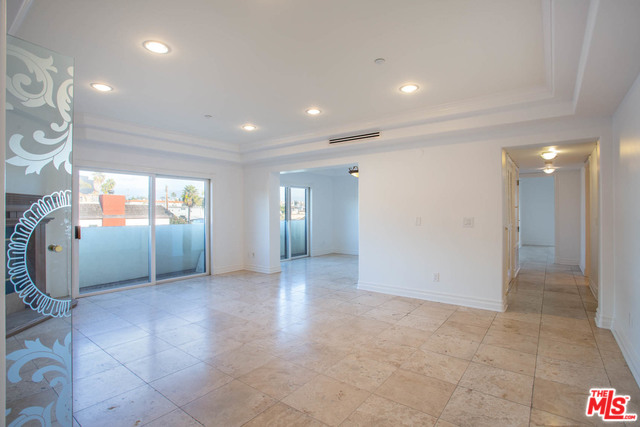 871 GRANVILLE AVE Unit: 301