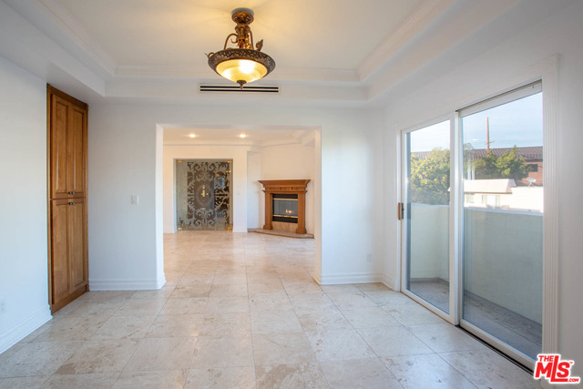 871 GRANVILLE AVE Unit: 301