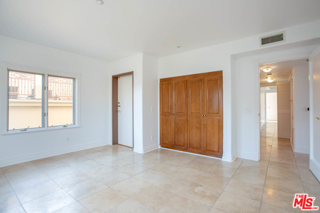 871 GRANVILLE AVE Unit: 301