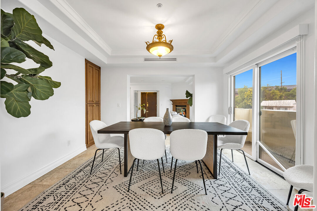 871 GRANVILLE AVE Unit: 301