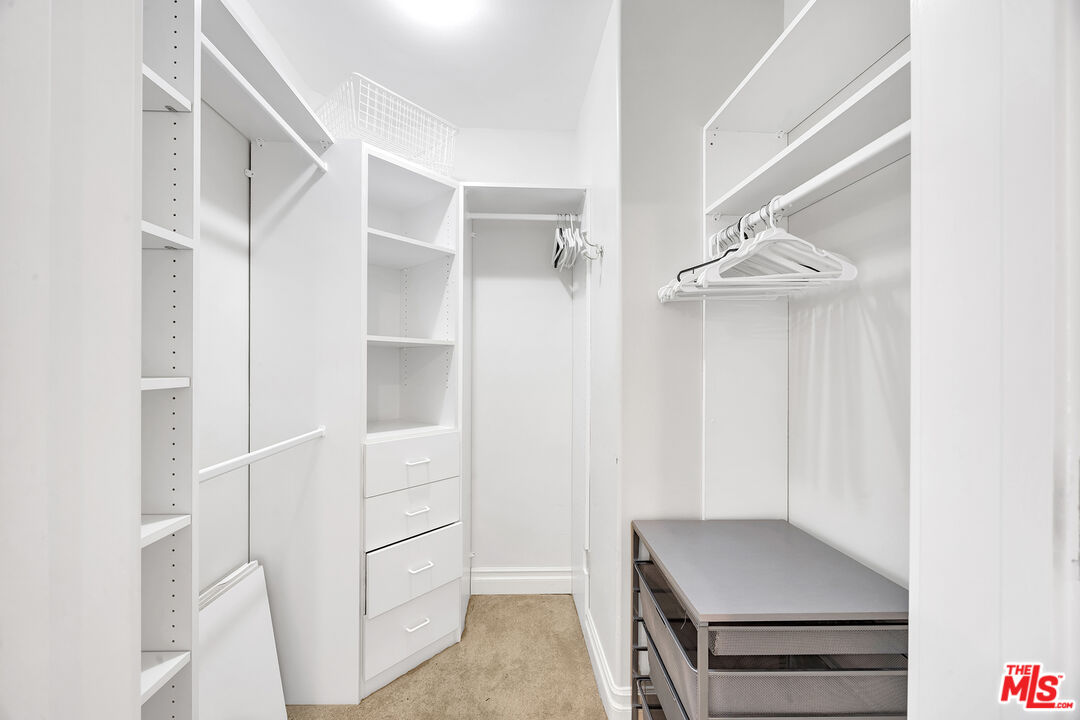 871 GRANVILLE AVE Unit: 301