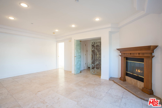 871 GRANVILLE AVE Unit: 301