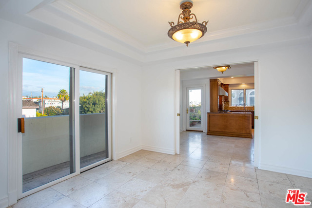 871 GRANVILLE AVE Unit: 301