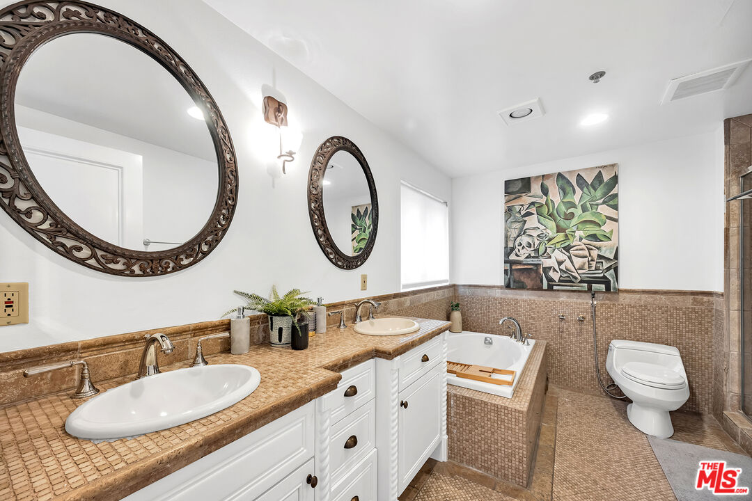 871 GRANVILLE AVE Unit: 301