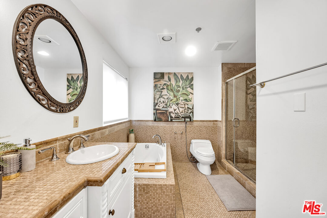 871 GRANVILLE AVE Unit: 301