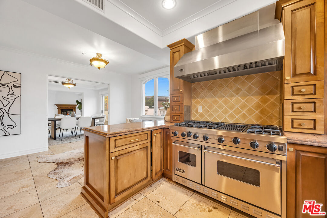 871 GRANVILLE AVE Unit: 301