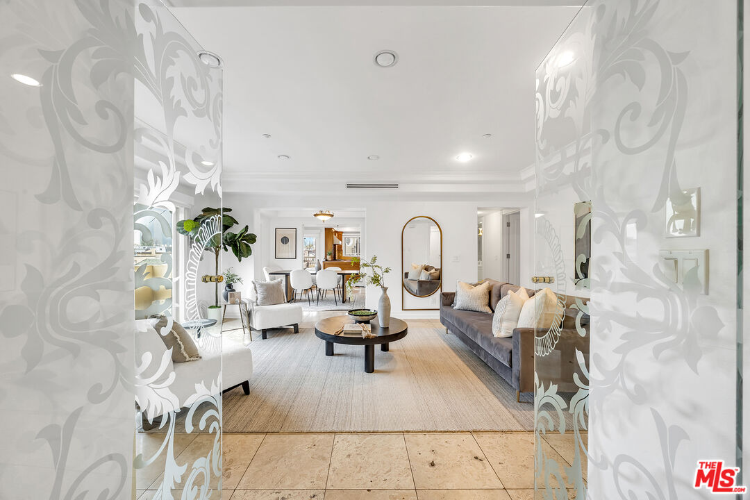 871 GRANVILLE AVE Unit: 301