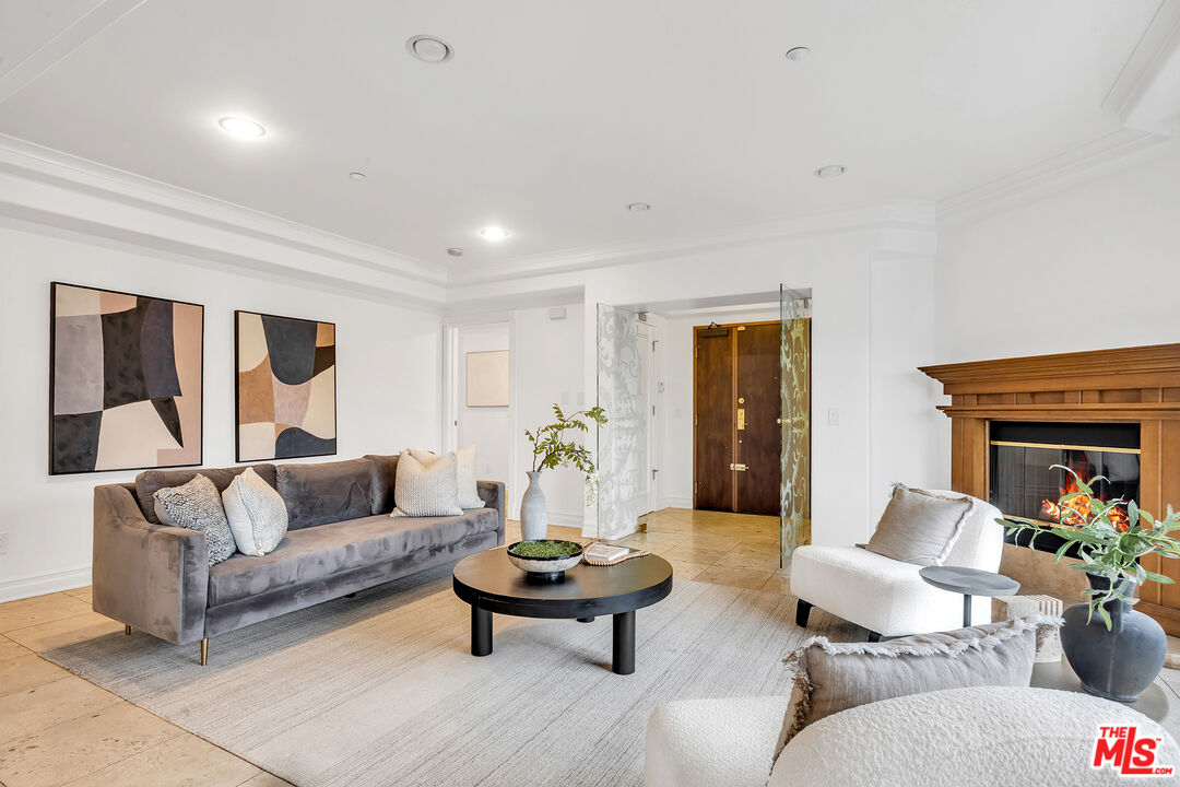 871 GRANVILLE AVE Unit: 301