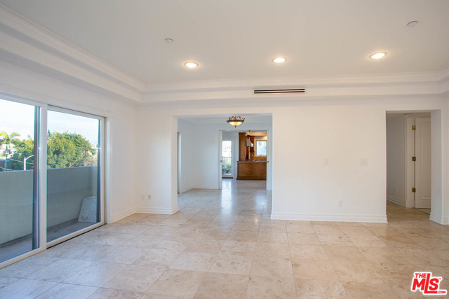 871 GRANVILLE AVE Unit: 301