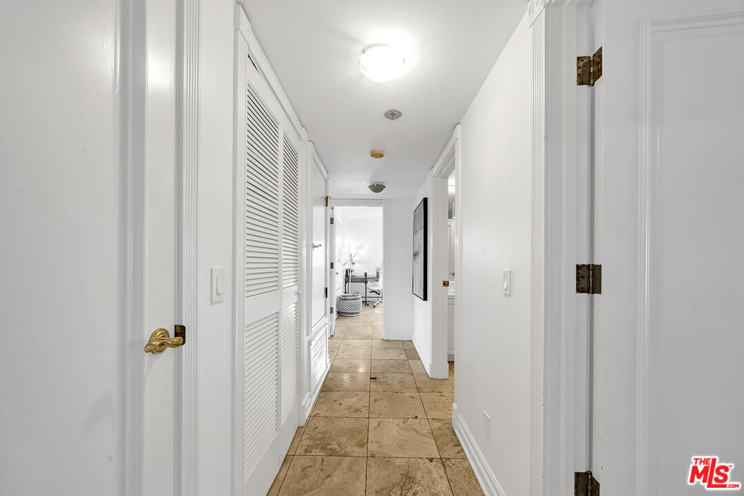 871 GRANVILLE AVE Unit: 301