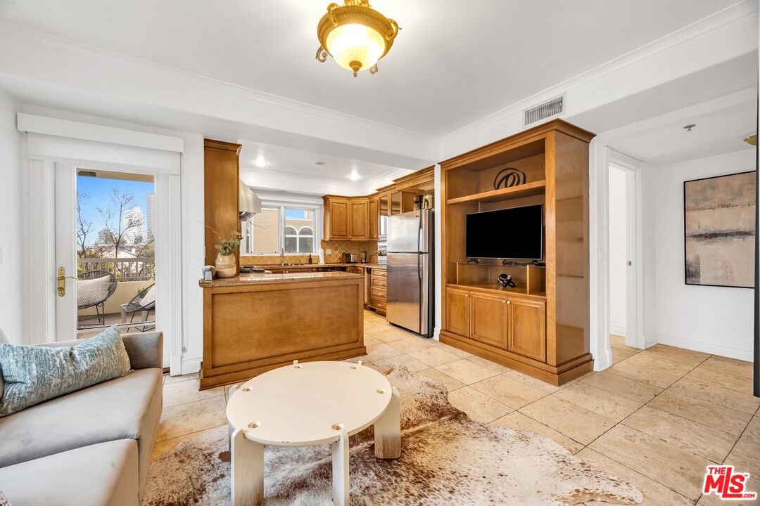 871 GRANVILLE AVE Unit: 301