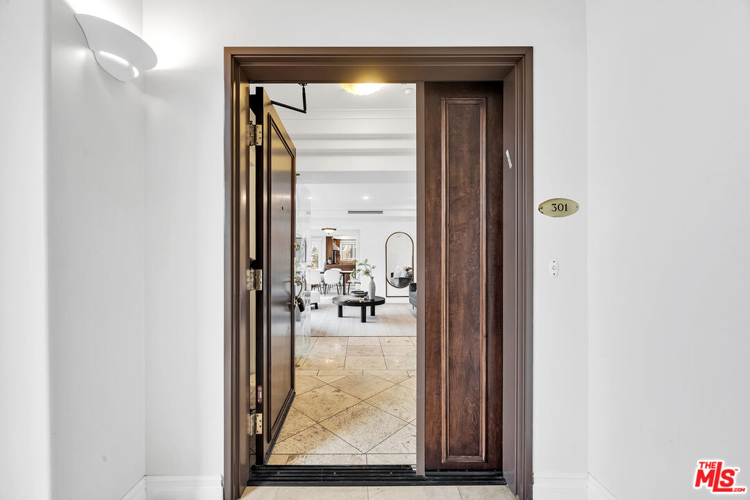 871 GRANVILLE AVE Unit: 301