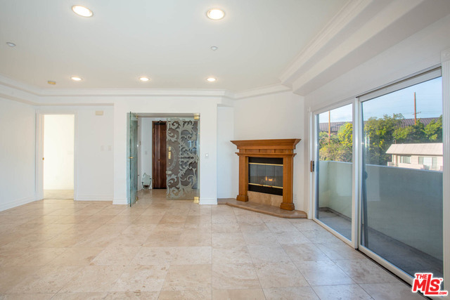 871 GRANVILLE AVE Unit: 301