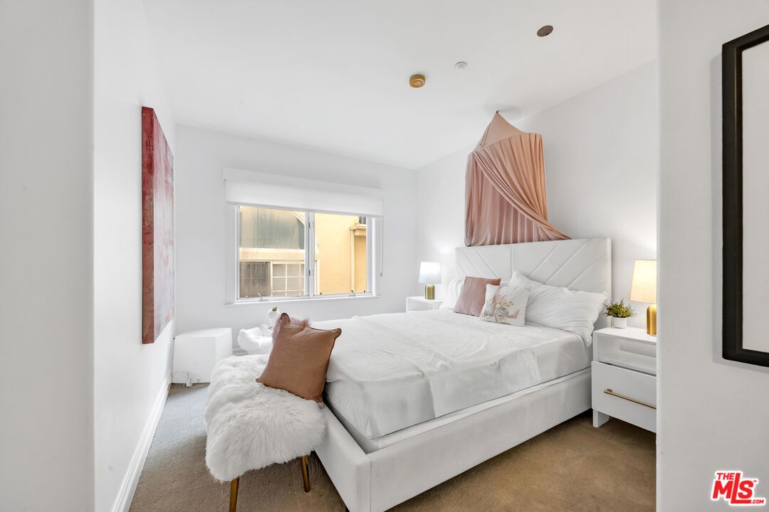 871 GRANVILLE AVE Unit: 301