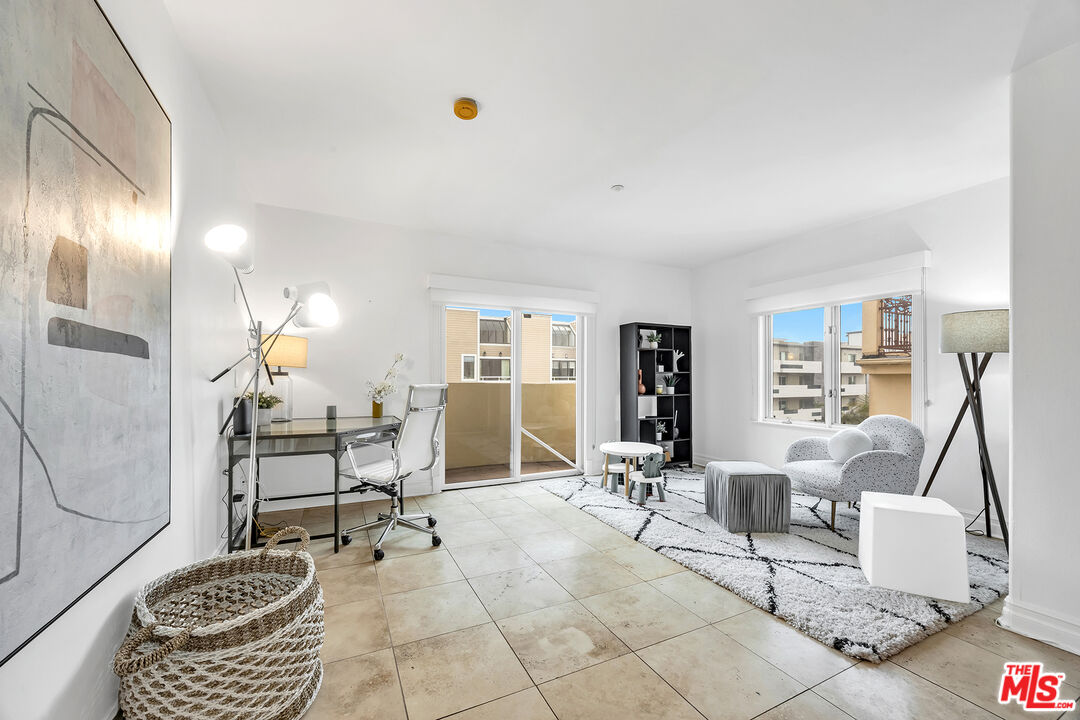 871 GRANVILLE AVE Unit: 301