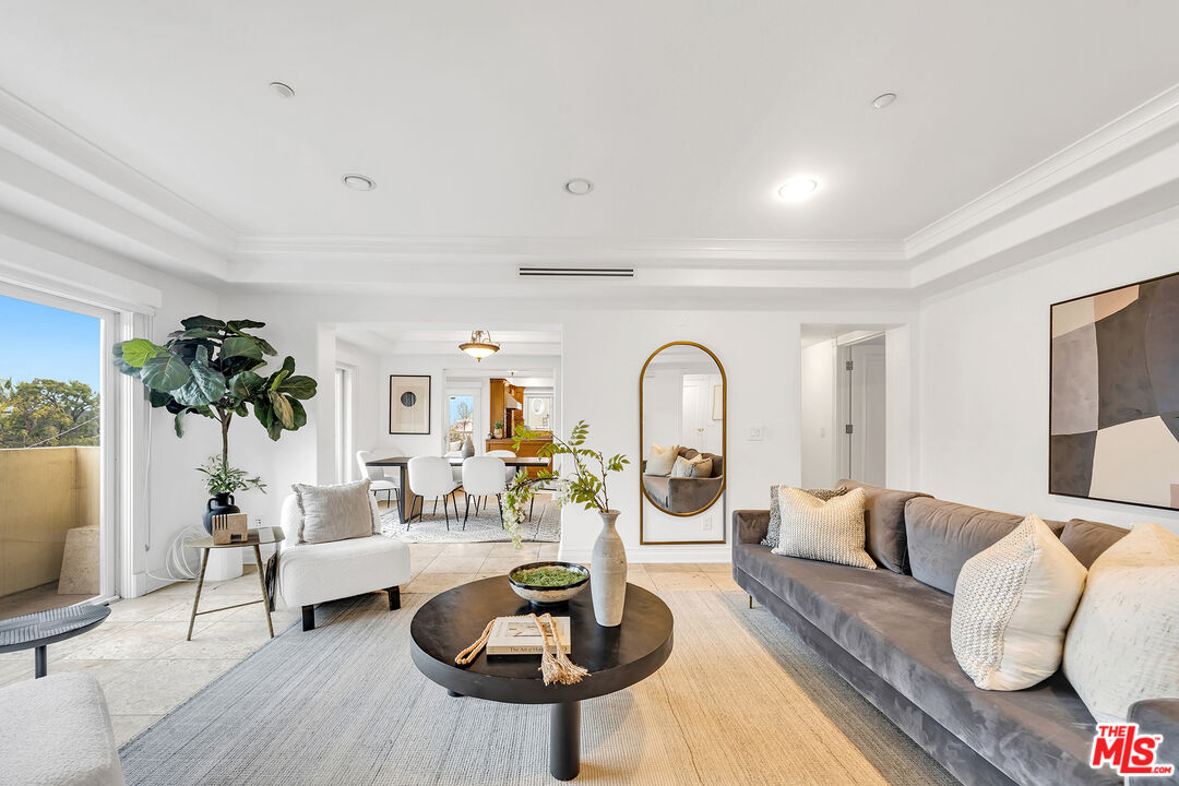 871 GRANVILLE AVE Unit: 301