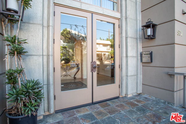 871 GRANVILLE AVE Unit: 301