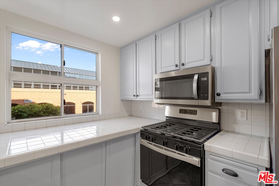 235 Main St Unit: 121