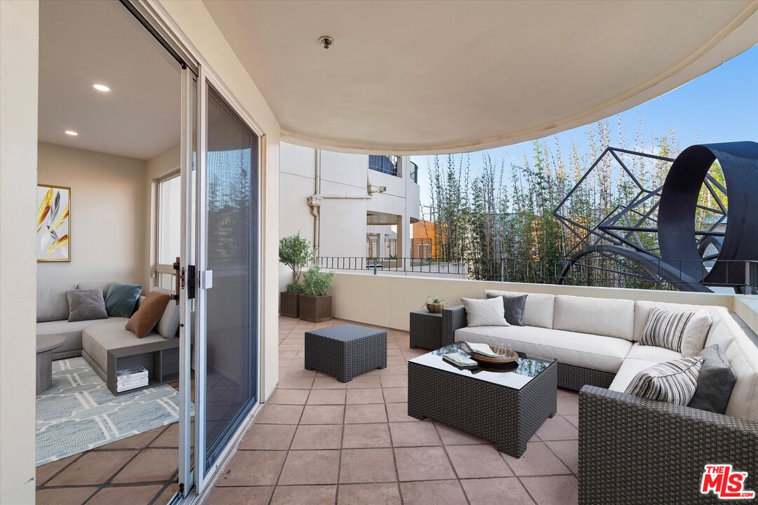 235 Main St Unit: 121