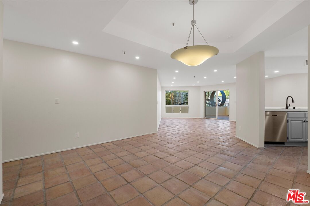 235 Main St Unit: 121