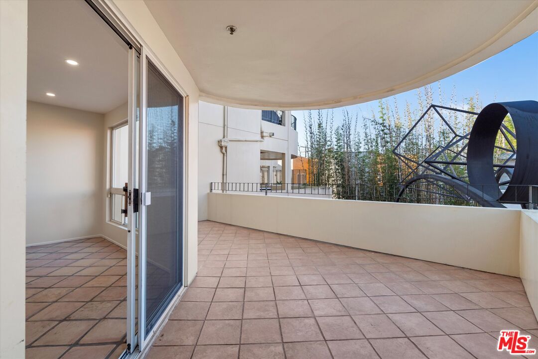 235 Main St Unit: 121