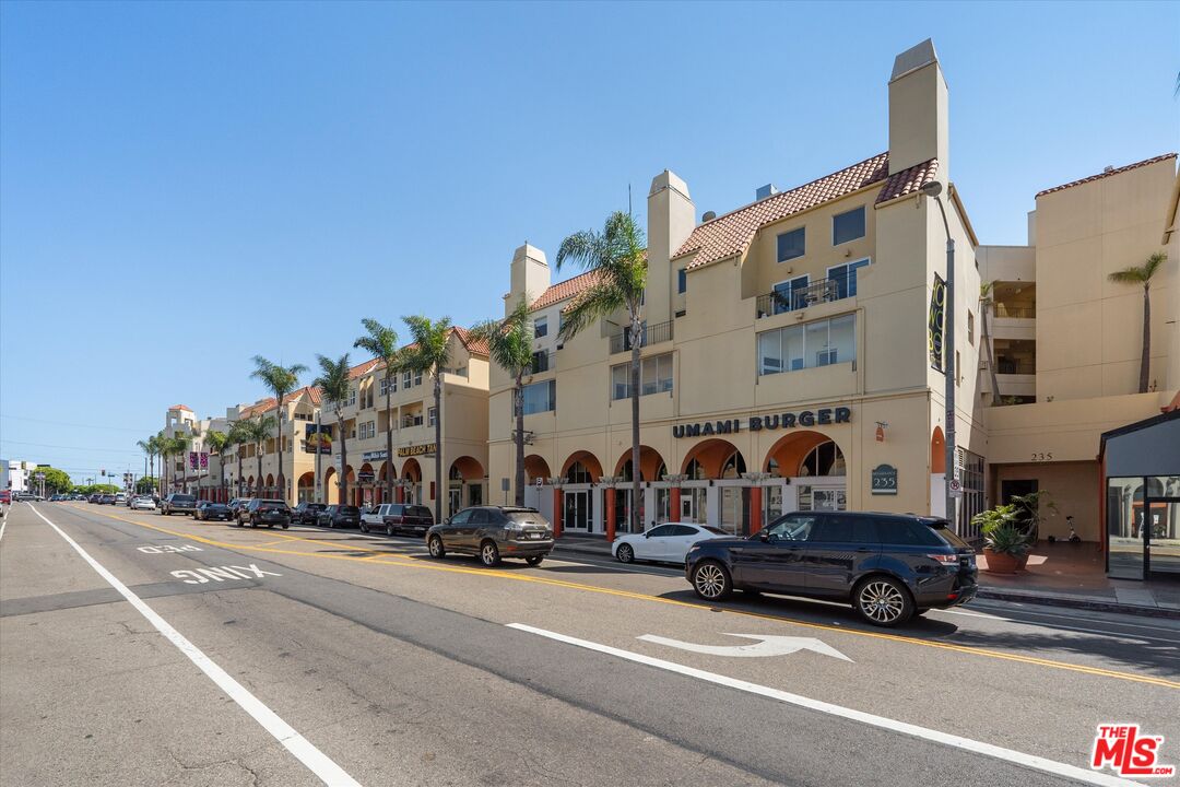 235 Main St Unit: 121