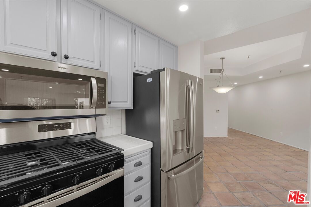 235 Main St Unit: 121