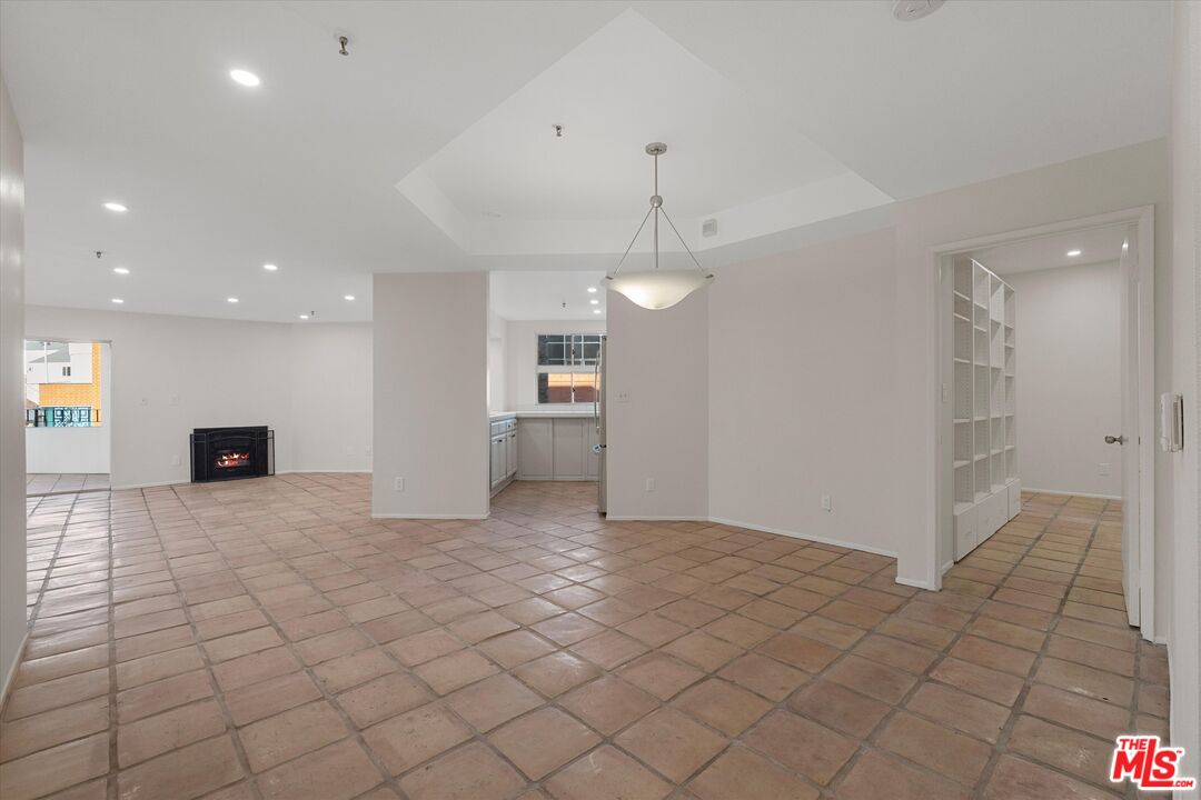 235 Main St Unit: 121