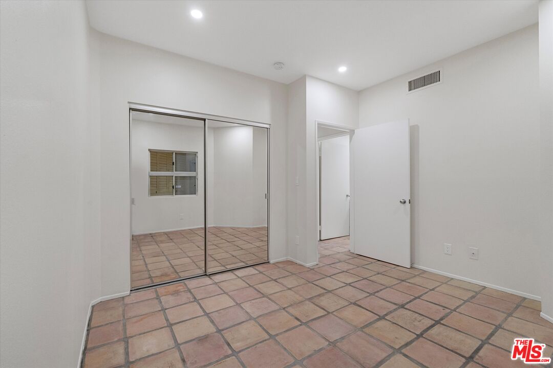 235 Main St Unit: 121