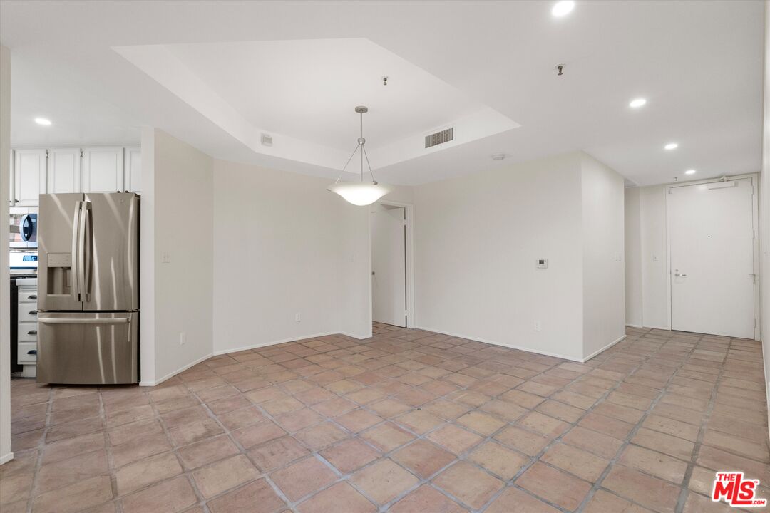 235 Main St Unit: 121