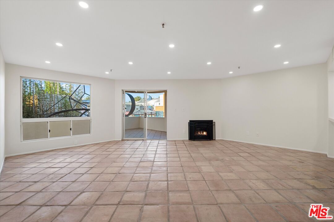 235 Main St Unit: 121