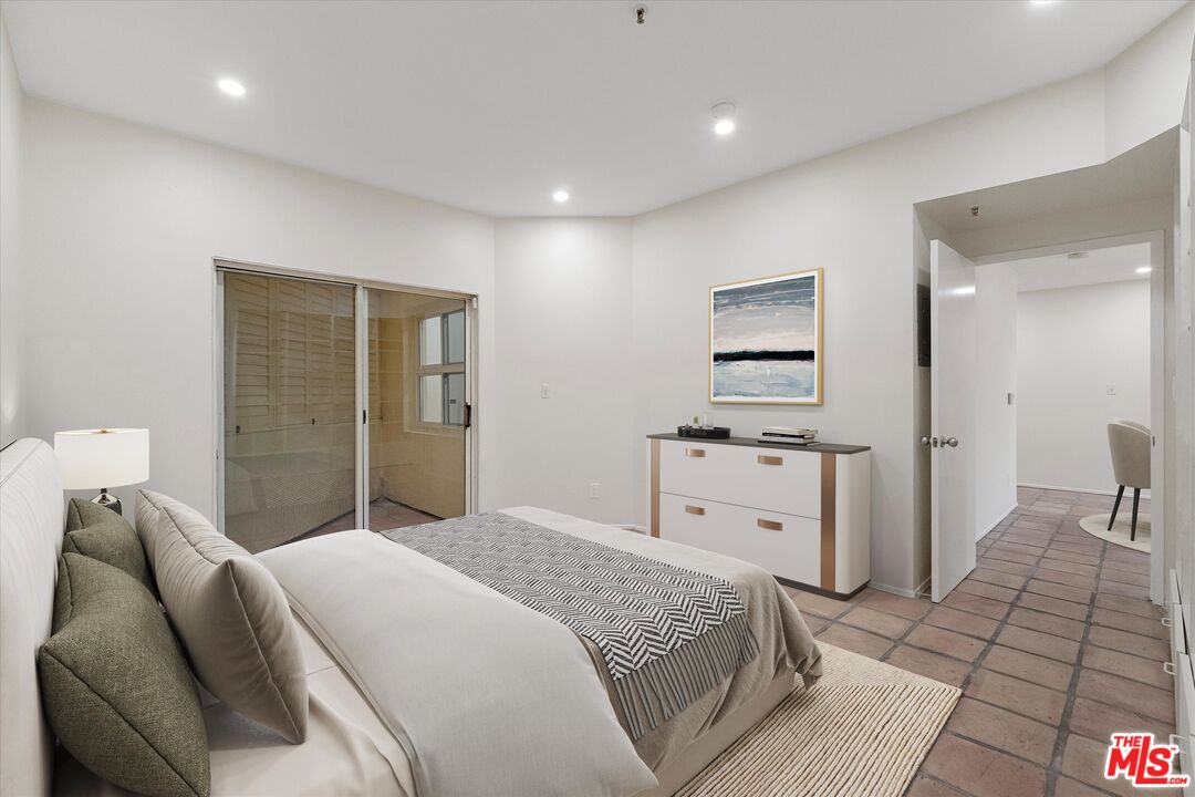 235 Main St Unit: 121